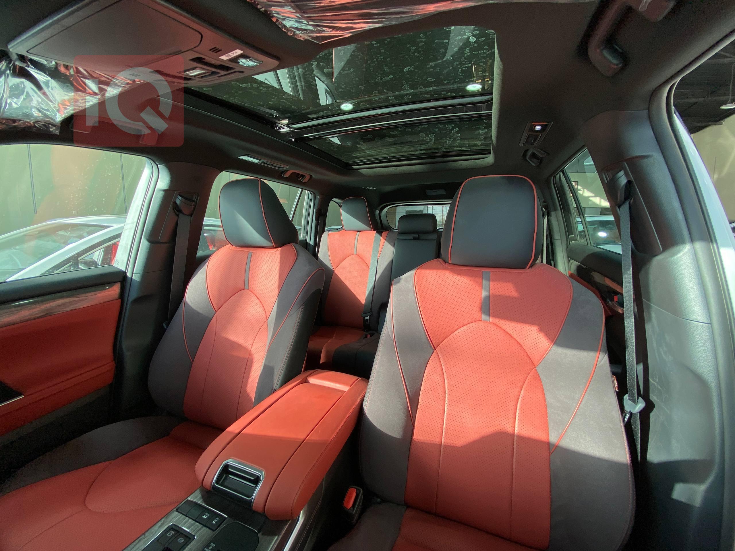 Toyota Crown Kluger